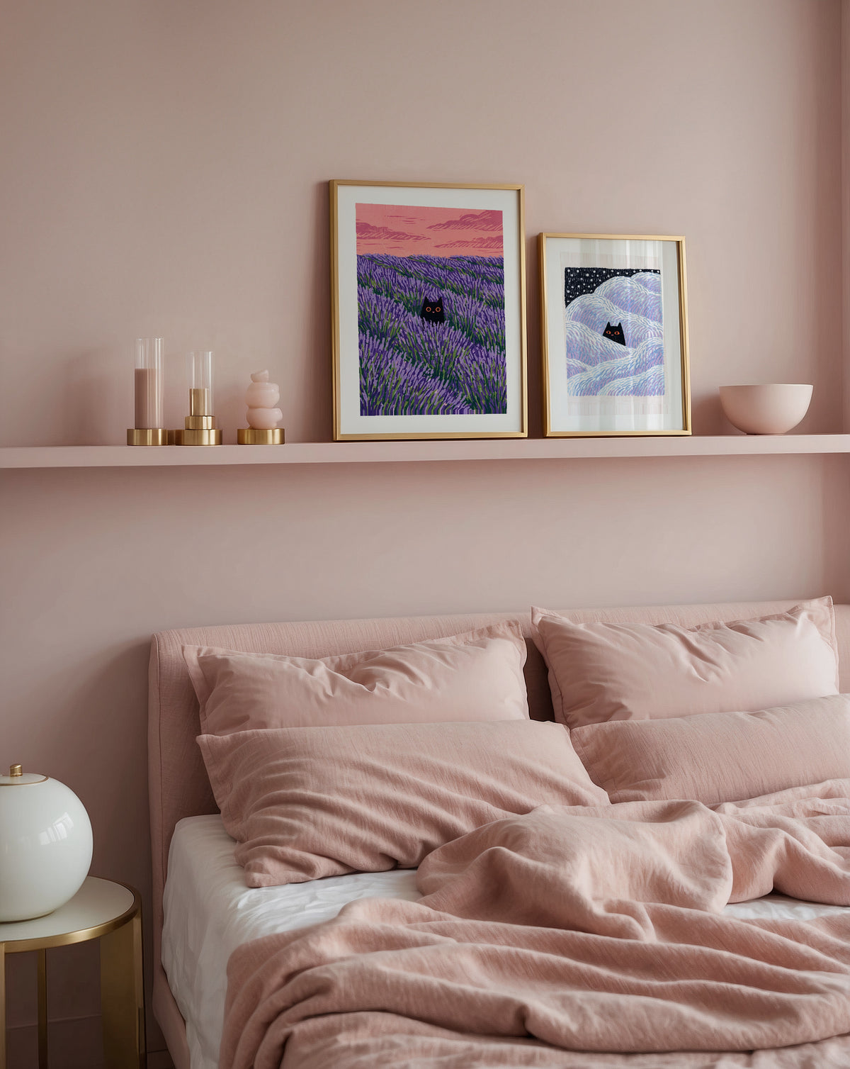 Hidden Cat Lavender Poster – två posters i rum 2