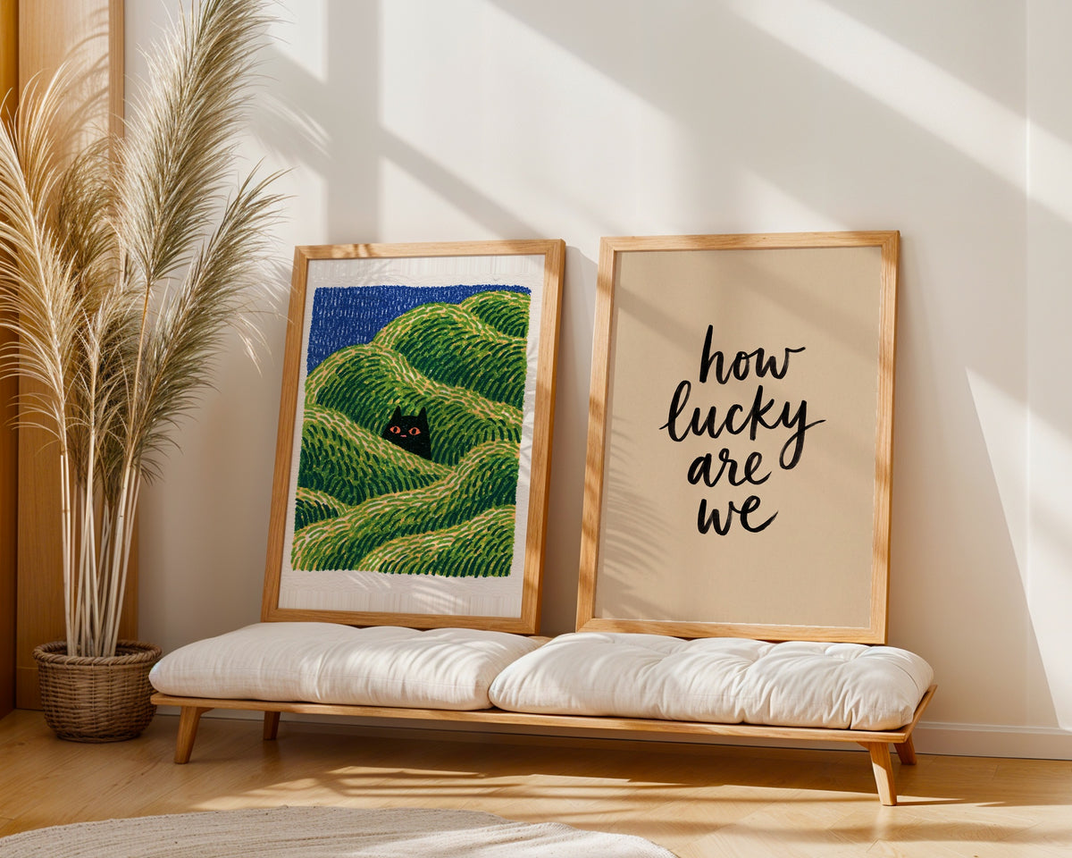 How Lucky Are We Poster – två posters i rum 2