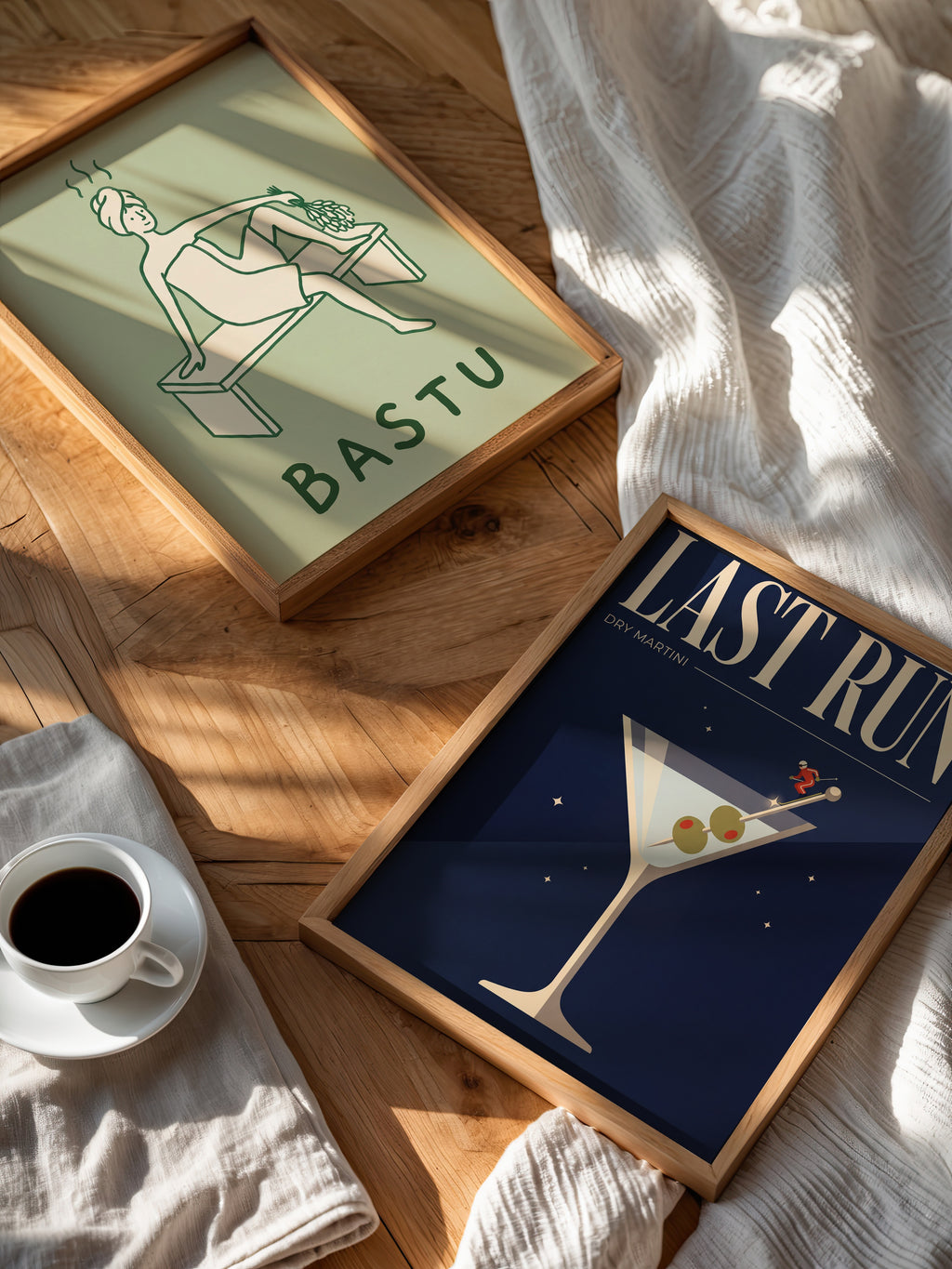 Midnight Olive Run Poster – två posters i rum 3
