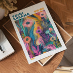 Väggmockup med Yayoi Kusama Lush Floral – köp enkelt hos Bozetto affisch i hög kvalitet