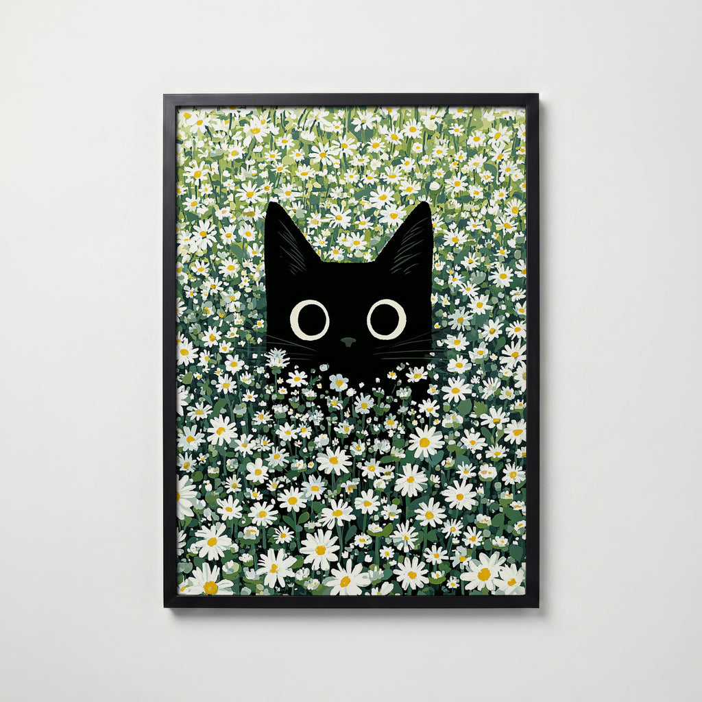 Cat in Green Grass Poster – svart katt bland vita prästkragar i svart ram, tryckt i Sverige