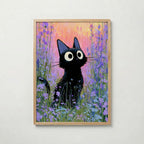 Cat in Violette Meadow Poster – svart katt i lavendeläng i skymning i ekram, väggkonst från Bozetto