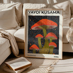Väggmockup med Yayoi Kusama Mushrooms – köp enkelt hos Bozetto affisch i hög kvalitet