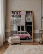 Vogue Pink Car poster visad rakt fram – Bozetto affisch i hög tryckkvalitet i hög tryckkvalitet