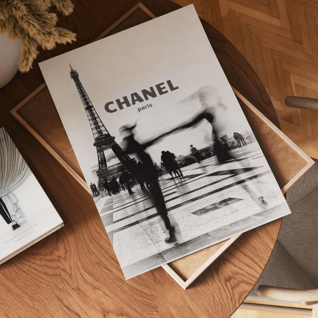 Chanel Paris – affisch med snyggt motiv, köp enkelt hos Bozetto i flera storlekar