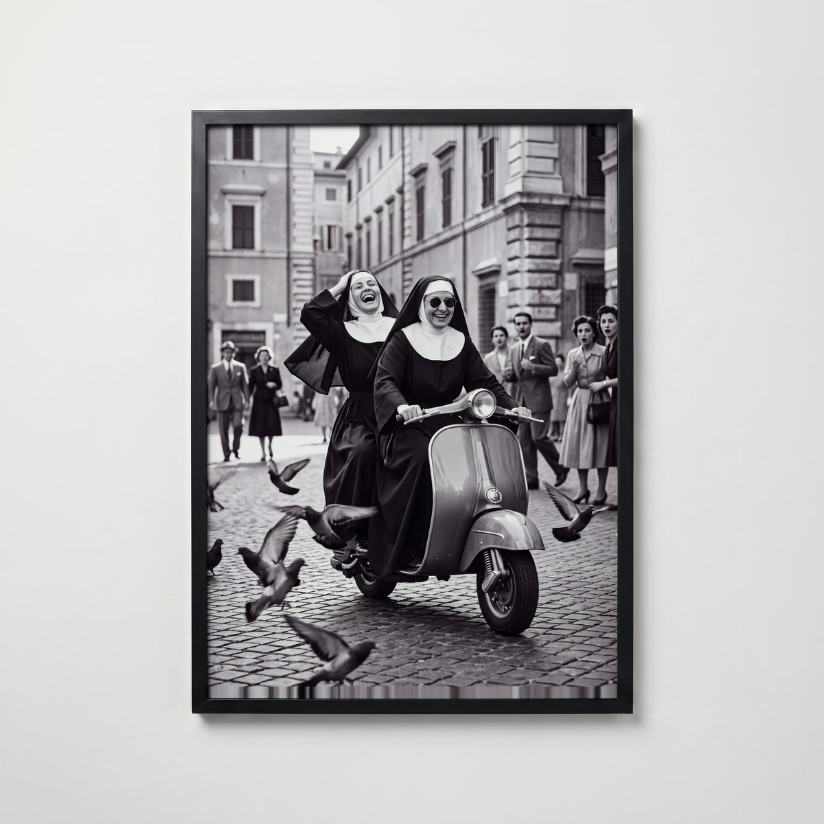 Sisters on a Scooter Poster – svart ram