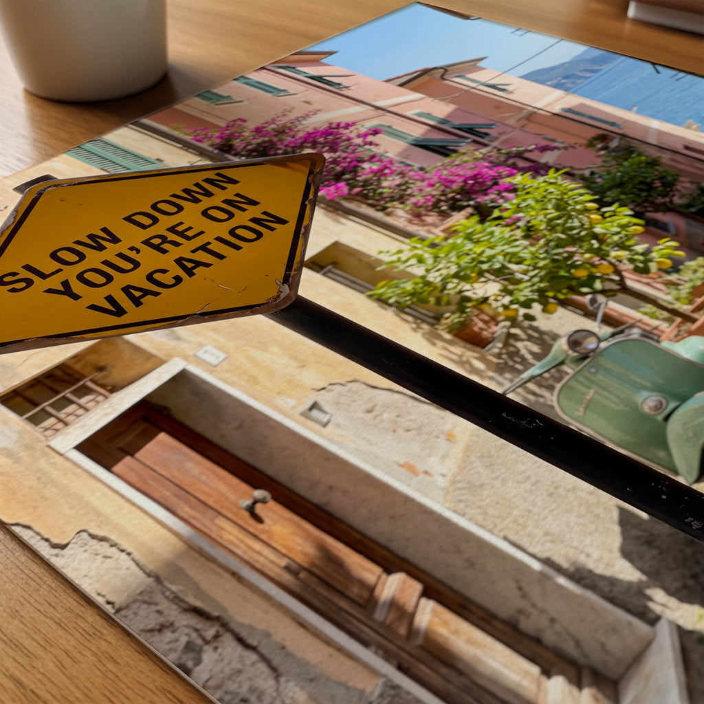 Slow Down You're on Vacation Poster – närbild på papper