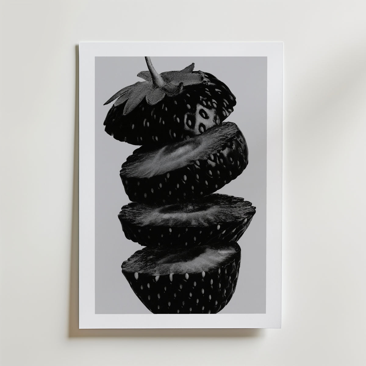 Noir Berry Stack Poster – med passepartout