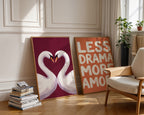Swan Love Poster – två posters i rum 1