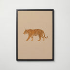 Tiger Stroll Poster – svart ram