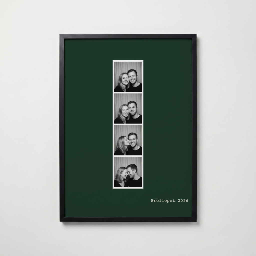 Fotoremsa-poster på skogsgrön bakgrund i svart ram