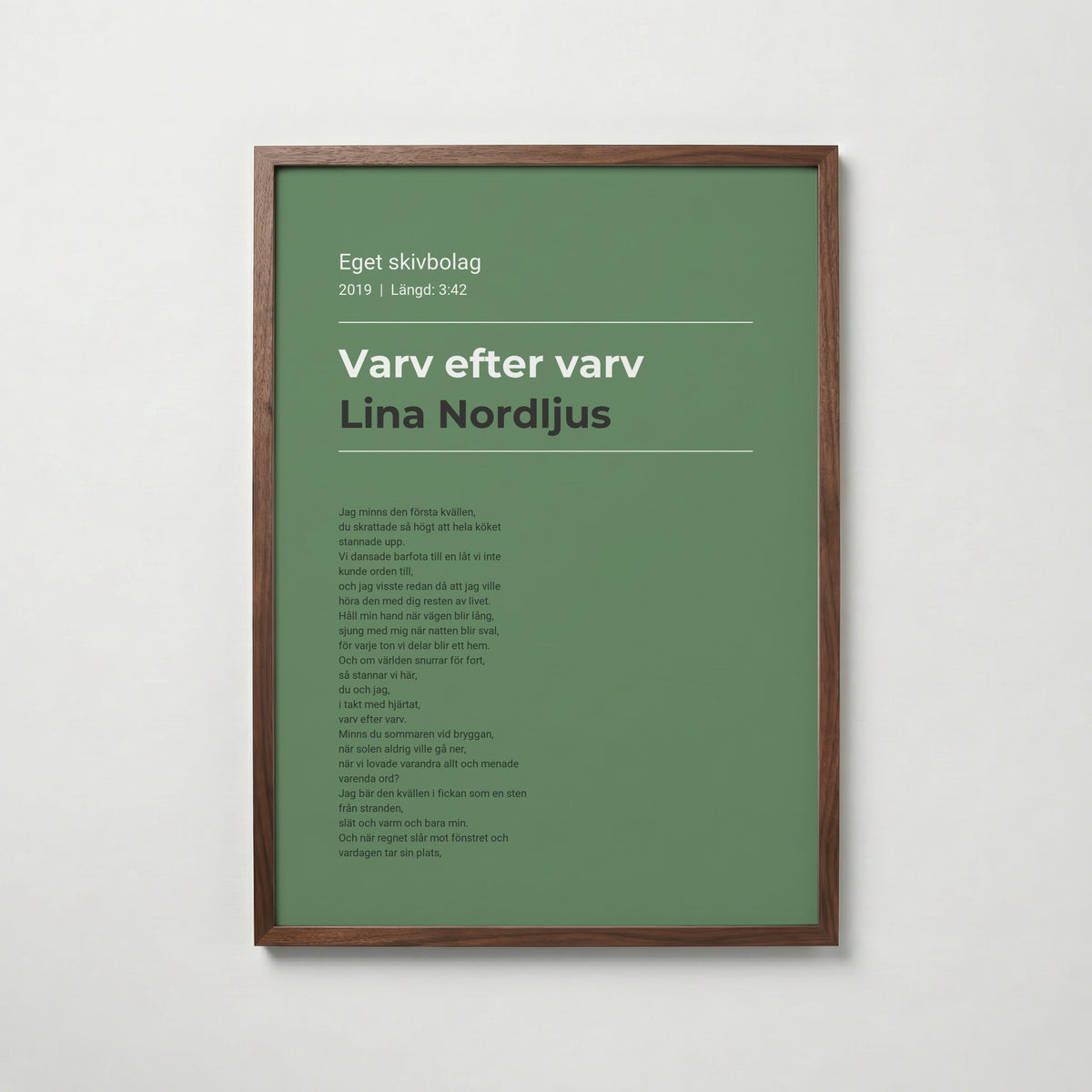 Personlig låttextposter i valnötsram